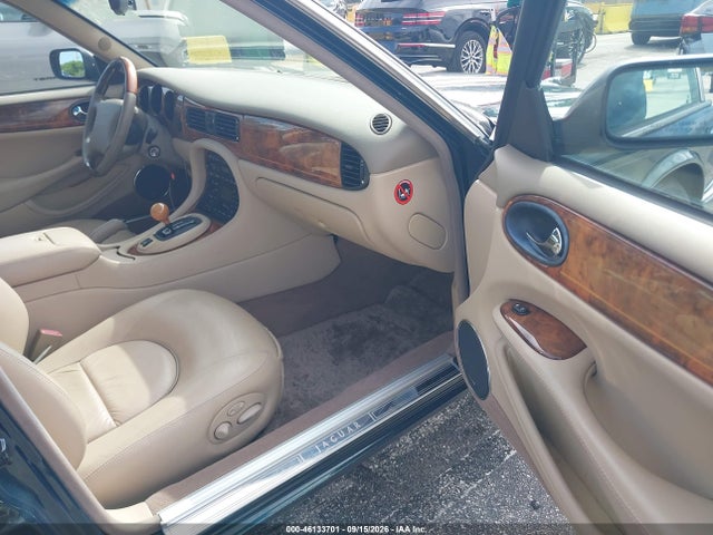 Aukcja sprzedaży 2001 Jaguar Xj8 Vanden Plas, vin: SAJDA24C21LF29663, numer aukcji: 46133701