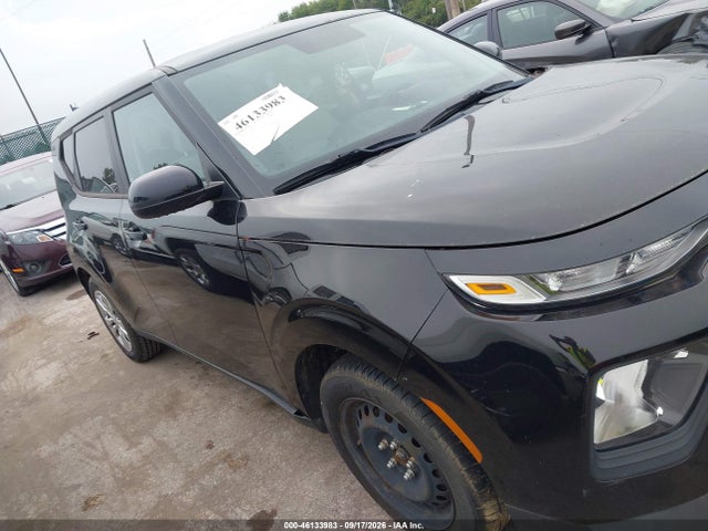 2021 Kia Soul Lx მანქანა იყიდება აუქციონზე, vin: KNDJ23AU9M7125061, აუქციონის ნომერი: 46133983