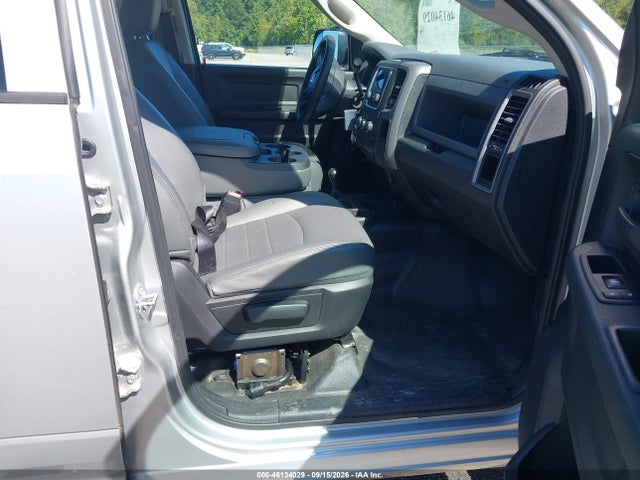 46134029 :رقم المزاد ، 3C63R3GT0FG708233 vin ، 2015 Ram 3500 Tradesman مزاد بيع