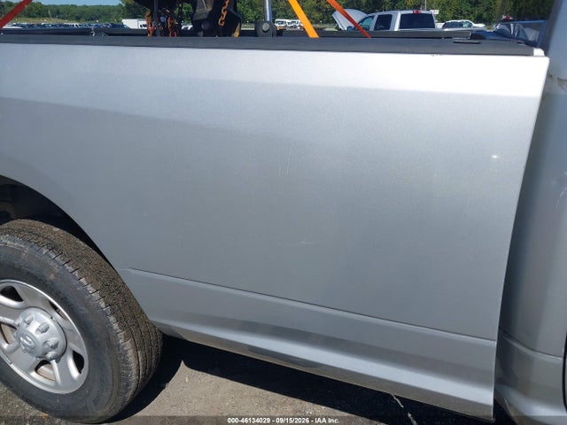 46134029 :رقم المزاد ، 3C63R3GT0FG708233 vin ، 2015 Ram 3500 Tradesman مزاد بيع