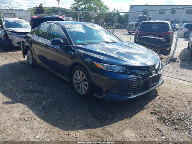 46134148 :رقم المزاد ، 4T1B11HK4JU593076 vin ، 2018 Toyota Camry Le مزاد بيع