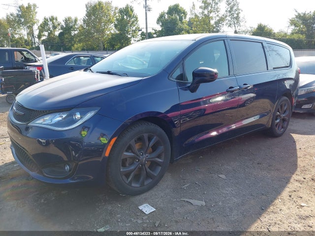 Продажа на аукционе авто 2019 Chrysler Pacifica Touring Plus, vin: 2C4RC1FG5KR742024, номер лота: 46134323