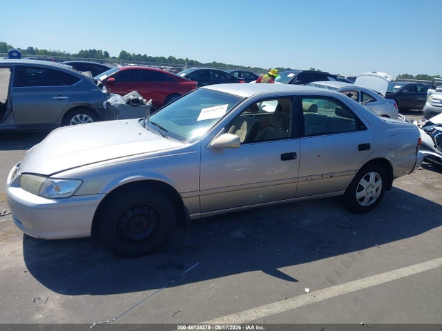 46134379 :رقم المزاد ، 4T1BF28K0YU945345 vin ، 2000 Toyota Camry Le V6 مزاد بيع