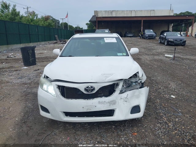 46134457 :رقم المزاد ، 4T4BF3EKXAR042710 vin ، 2010 Toyota Camry Le مزاد بيع