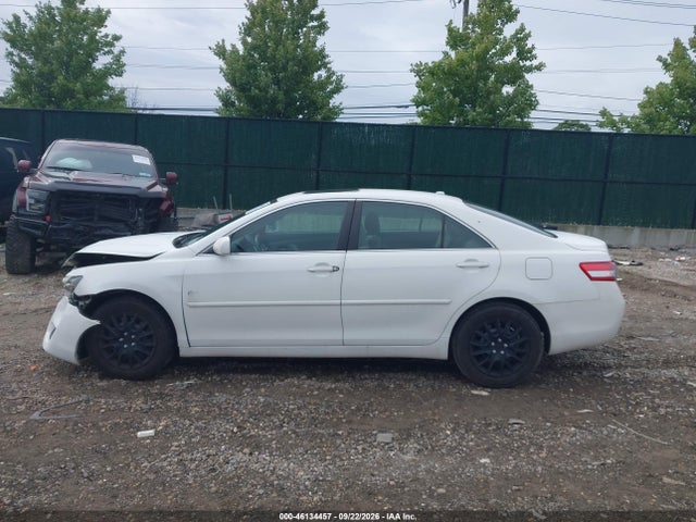 46134457 :رقم المزاد ، 4T4BF3EKXAR042710 vin ، 2010 Toyota Camry Le مزاد بيع