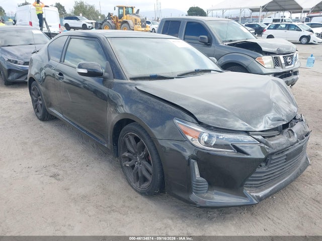 46134574 :رقم المزاد ، JTKJF5C79FJ005640 vin ، 2015 Scion Tc مزاد بيع