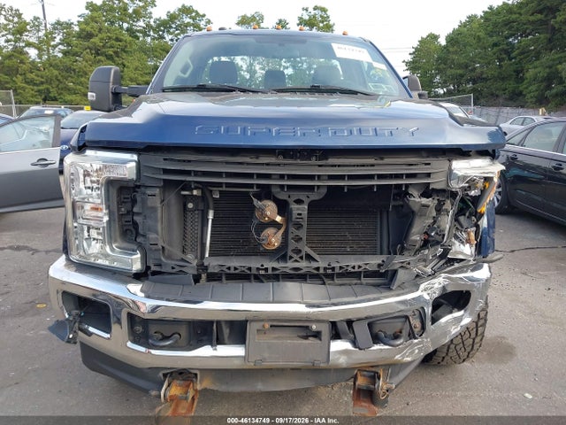 46134749 :رقم المزاد ، 1FTBF2B66HEB44011 vin ، 2017 Ford F-250 Xlt مزاد بيع