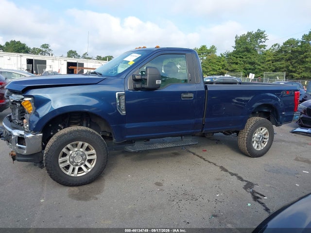 46134749 :رقم المزاد ، 1FTBF2B66HEB44011 vin ، 2017 Ford F-250 Xlt مزاد بيع