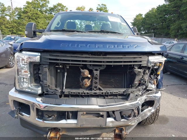 46134749 :رقم المزاد ، 1FTBF2B66HEB44011 vin ، 2017 Ford F-250 Xlt مزاد بيع