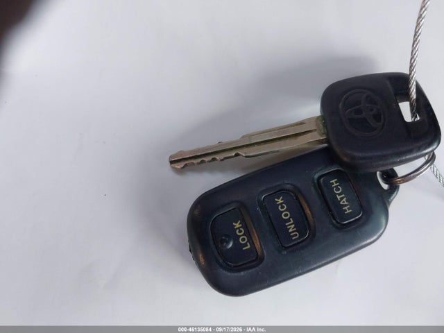 2003 Toyota Matrix Standard მანქანა იყიდება აუქციონზე, vin: 2T1KR32E43C033697, აუქციონის ნომერი: 46135084