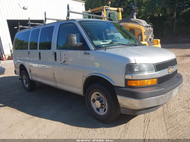 46135127 :رقم المزاد ، 1GAWGFFG8L1257170 vin ، 2020 Chevrolet Express Passenger Rwd 2500 Regular Wheelbase Lt مزاد بيع