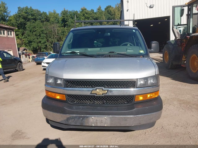 46135127 :رقم المزاد ، 1GAWGFFG8L1257170 vin ، 2020 Chevrolet Express Passenger Rwd 2500 Regular Wheelbase Lt مزاد بيع
