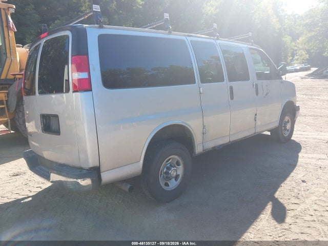 46135127 :رقم المزاد ، 1GAWGFFG8L1257170 vin ، 2020 Chevrolet Express Passenger Rwd 2500 Regular Wheelbase Lt مزاد بيع