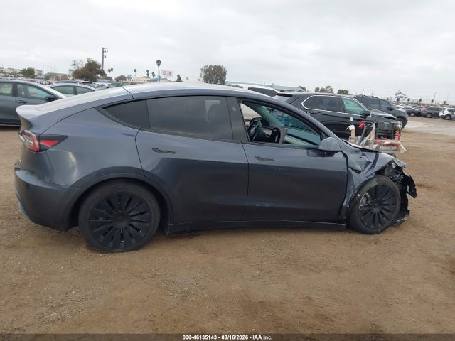 2023 Tesla Model Y Awd/long Range Dual Motor All-wheel Drive მანქანა იყიდება აუქციონზე, vin: 7SAYGAEE8PF842592, აუქციონის ნომერი: 46135143
