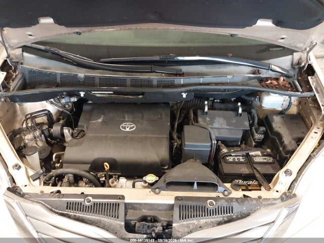 46135149 :رقم المزاد ، 5TDYK3DC7BS170391 vin ، 2011 Toyota Sienna Xle V6 مزاد بيع