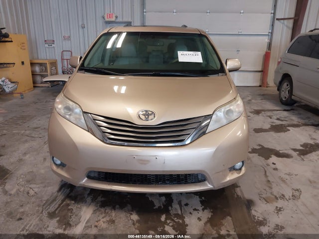 46135149 :رقم المزاد ، 5TDYK3DC7BS170391 vin ، 2011 Toyota Sienna Xle V6 مزاد بيع