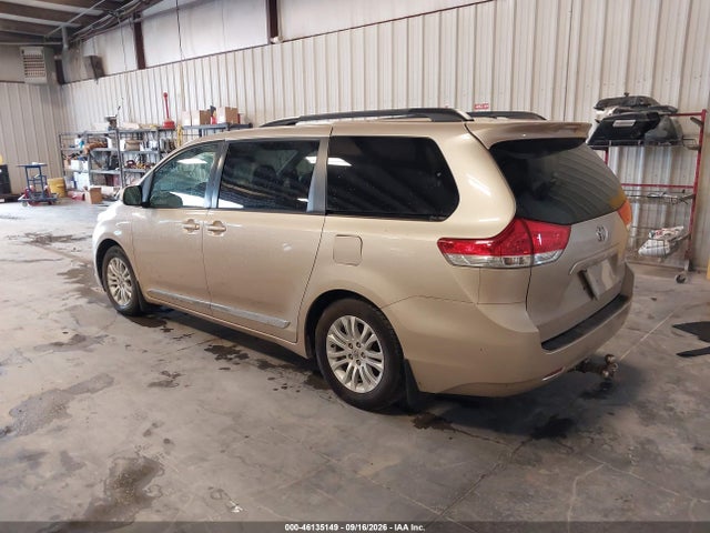 46135149 :رقم المزاد ، 5TDYK3DC7BS170391 vin ، 2011 Toyota Sienna Xle V6 مزاد بيع