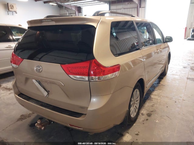 46135149 :رقم المزاد ، 5TDYK3DC7BS170391 vin ، 2011 Toyota Sienna Xle V6 مزاد بيع