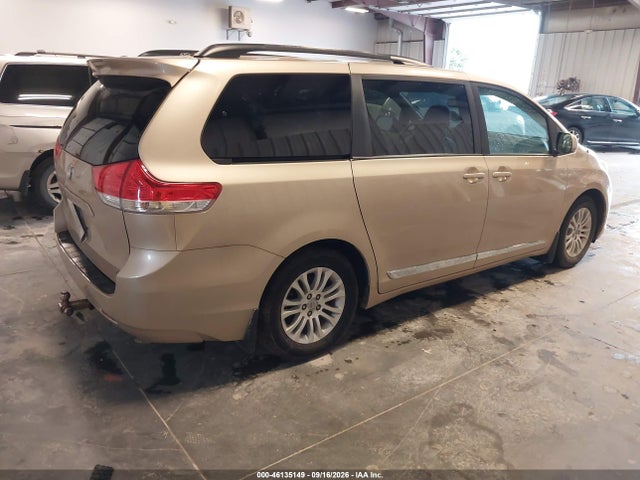 46135149 :رقم المزاد ، 5TDYK3DC7BS170391 vin ، 2011 Toyota Sienna Xle V6 مزاد بيع