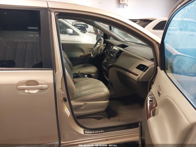 46135149 :رقم المزاد ، 5TDYK3DC7BS170391 vin ، 2011 Toyota Sienna Xle V6 مزاد بيع
