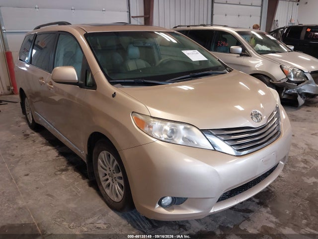 46135149 :رقم المزاد ، 5TDYK3DC7BS170391 vin ، 2011 Toyota Sienna Xle V6 مزاد بيع