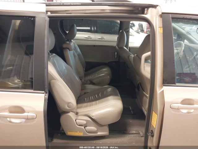 46135149 :رقم المزاد ، 5TDYK3DC7BS170391 vin ، 2011 Toyota Sienna Xle V6 مزاد بيع
