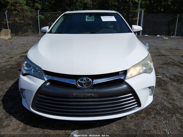 46135229 :رقم المزاد ، 4T1BF1FK8FU947600 vin ، 2015 Toyota Camry Le مزاد بيع