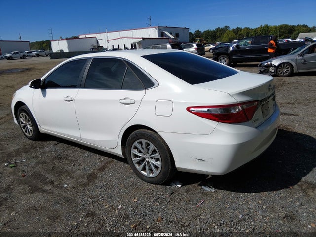 46135229 :رقم المزاد ، 4T1BF1FK8FU947600 vin ، 2015 Toyota Camry Le مزاد بيع