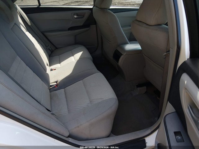 46135229 :رقم المزاد ، 4T1BF1FK8FU947600 vin ، 2015 Toyota Camry Le مزاد بيع