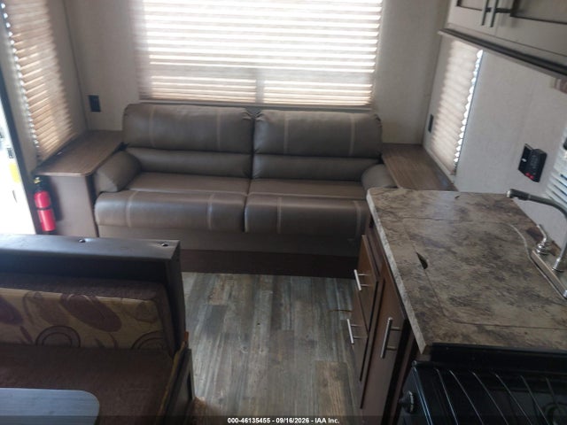 46135455 :رقم المزاد ، 4X4TCKA25FK029131 vin ، 2015 Forest River Cherokee مزاد بيع