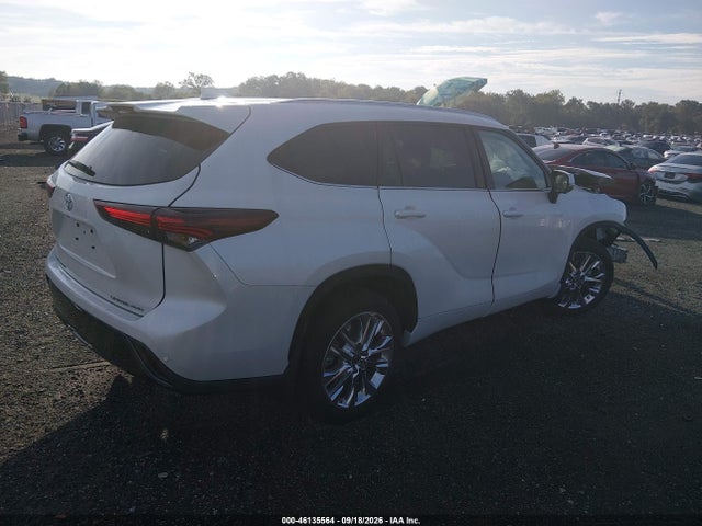 Продажа на аукционе авто 2024 Toyota Highlander Limited, vin: 5TDKDRBH6RS541777, номер лота: 46135564