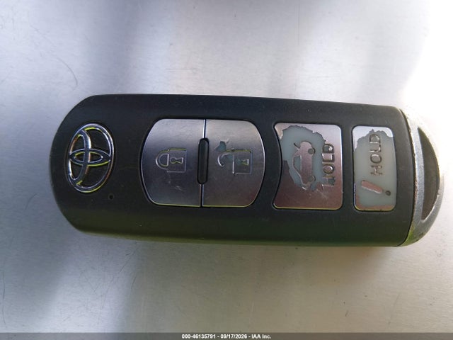 3MYDLBYV0KY521296 Toyota Yaris Xle