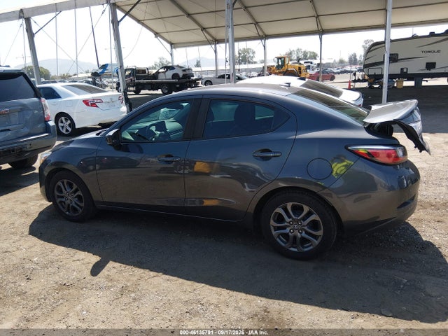 3MYDLBYV0KY521296 Toyota Yaris Xle