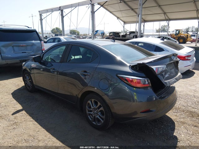3MYDLBYV0KY521296 Toyota Yaris Xle