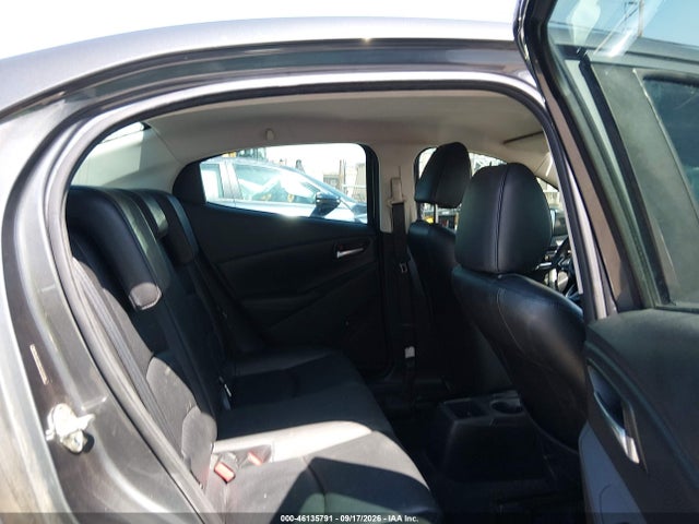 3MYDLBYV0KY521296 Toyota Yaris Xle