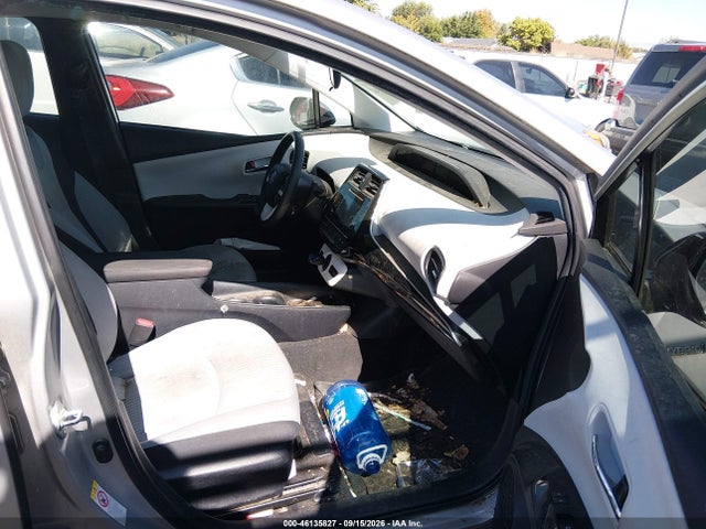 Toyota Prius Two 2018 JTDKBRFU7J3586925 Image 5