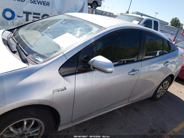 Toyota Prius Two 2018 JTDKBRFU7J3586925 Image 6