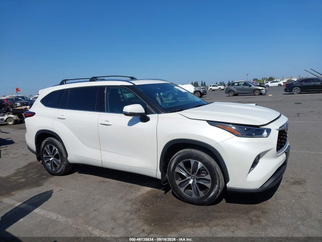 Toyota Highlander Xle 2021 5TDHZRBH4MS102677 Image 14