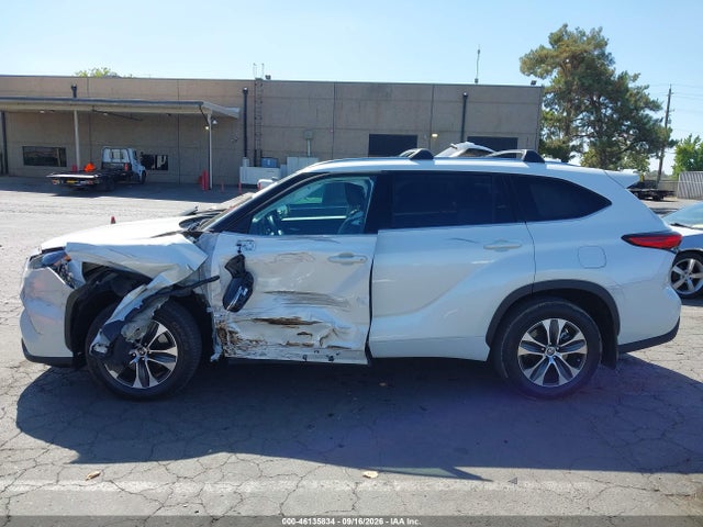 Toyota Highlander Xle 2021 5TDHZRBH4MS102677 Image 15
