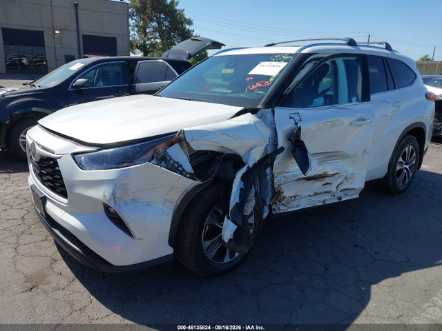 Toyota Highlander Xle 2021 5TDHZRBH4MS102677 Image 2