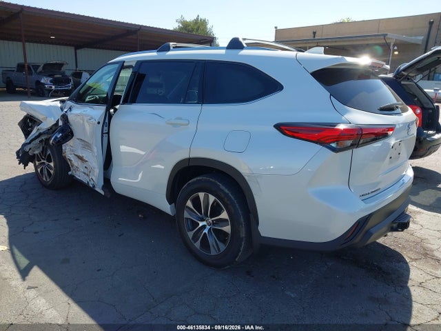 Toyota Highlander Xle 2021 5TDHZRBH4MS102677 Image 3