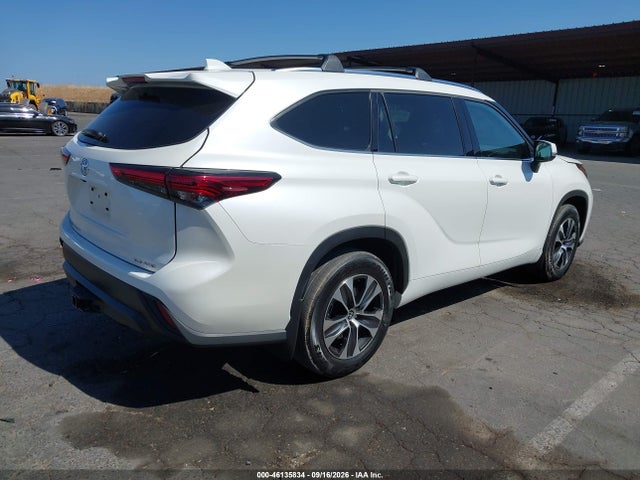 Toyota Highlander Xle 2021 5TDHZRBH4MS102677 Image 4