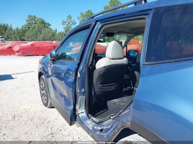 2021 Subaru Forester Premium მანქანა იყიდება აუქციონზე, vin: JF2SKAJCXMH588807, აუქციონის ნომერი: 46135948
