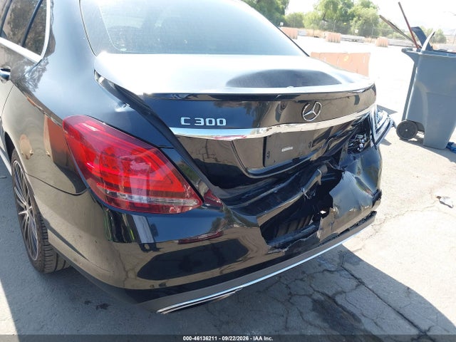 55SWF8DB6KU288841 Mercedes-Benz C 300