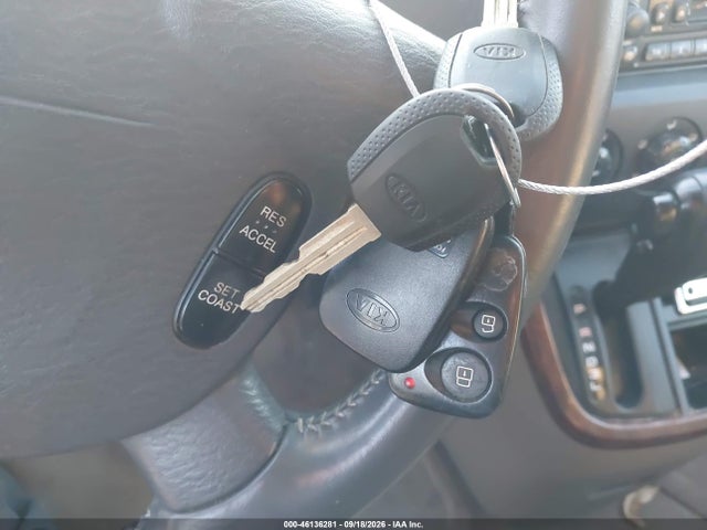 46136281 :رقم المزاد ، KNDUP131826305365 vin ، 2002 Kia Sedona Ex/lx مزاد بيع
