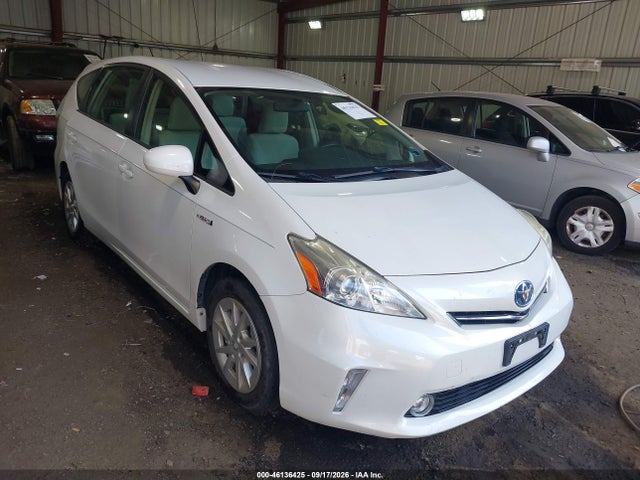 Продажа на аукционе авто 2014 Toyota Prius V Two, vin: JTDZN3EU2E3302417, номер лота: 46136425