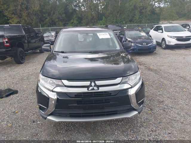 46136516 :رقم المزاد ، JA4AZ3A33JJ000682 vin ، 2018 Mitsubishi Outlander Es مزاد بيع