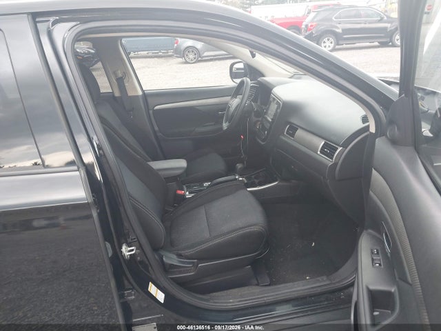 46136516 :رقم المزاد ، JA4AZ3A33JJ000682 vin ، 2018 Mitsubishi Outlander Es مزاد بيع