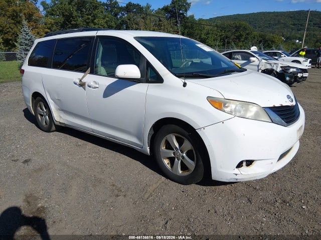 2013 Toyota Sienna Le V6 8 Passenger მანქანა იყიდება აუქციონზე, vin: 5TDKK3DC2DS329908, აუქციონის ნომერი: 46136816