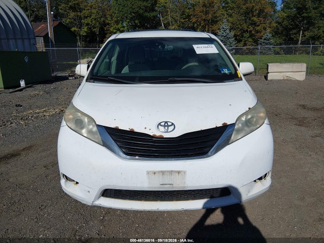 2013 Toyota Sienna Le V6 8 Passenger მანქანა იყიდება აუქციონზე, vin: 5TDKK3DC2DS329908, აუქციონის ნომერი: 46136816